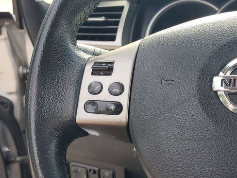 Used 2010 Nissan Versa Hatchback w/ Premium Pkg FWD image 21