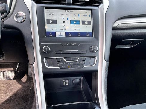 Used 2020 Ford Fusion SE image 32
