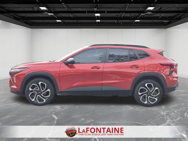 Used 2024 Chevrolet Trax RS w/ Driver Confidence Package FWD image 2