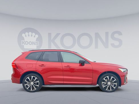 Used 2023 Volvo XC60 B5 Ultimate w/ Climate Package image 8