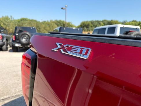 Used 2021 GMC Sierra 1500 SLT w/ SLT Premium Package AWD/4WD image 11