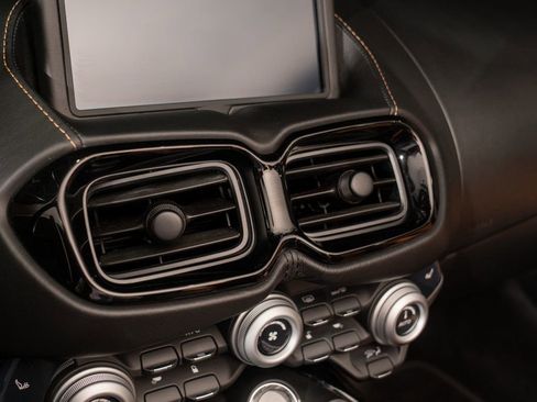 Used 2020 Aston Martin V8 Vantage Coupe image 13