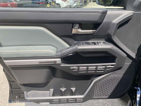 Used 2025 Toyota Tacoma Trailhunter image 17