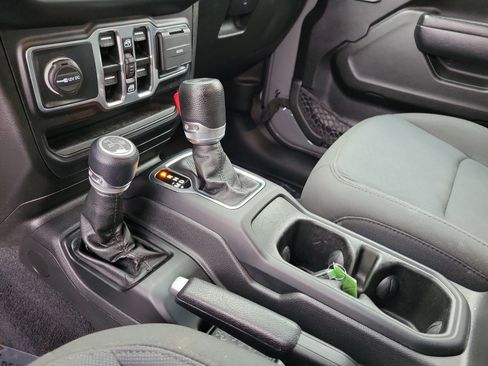 Used 2022 Jeep Wrangler Unlimited Sport image 29