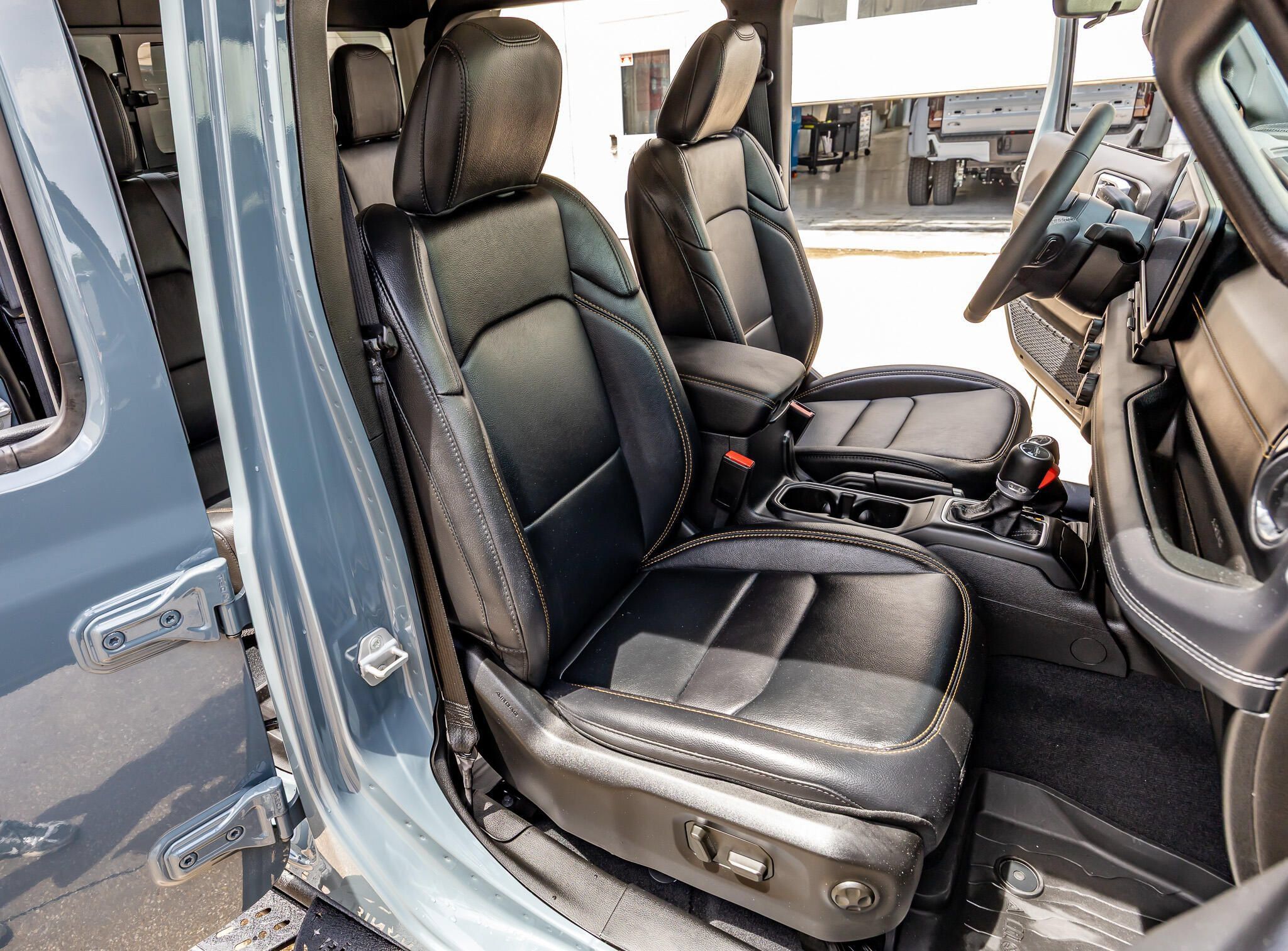 Used 2025 Jeep Gladiator Sport AWD/4WD image 32