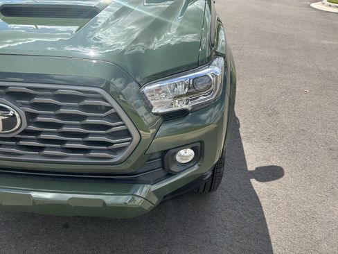 Used 2022 Toyota Tacoma TRD Sport w/ TRD Premium Sport Package AWD/4WD image 6