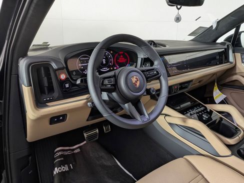 New 2026 Porsche Cayenne GTS image 4