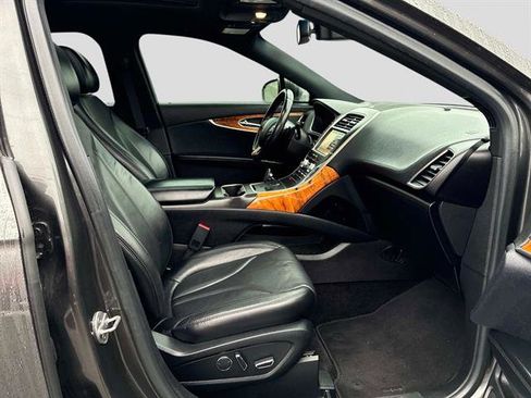 Used 2017 Lincoln MKX Reserve w/ Lincoln MKX Climate Package image 9