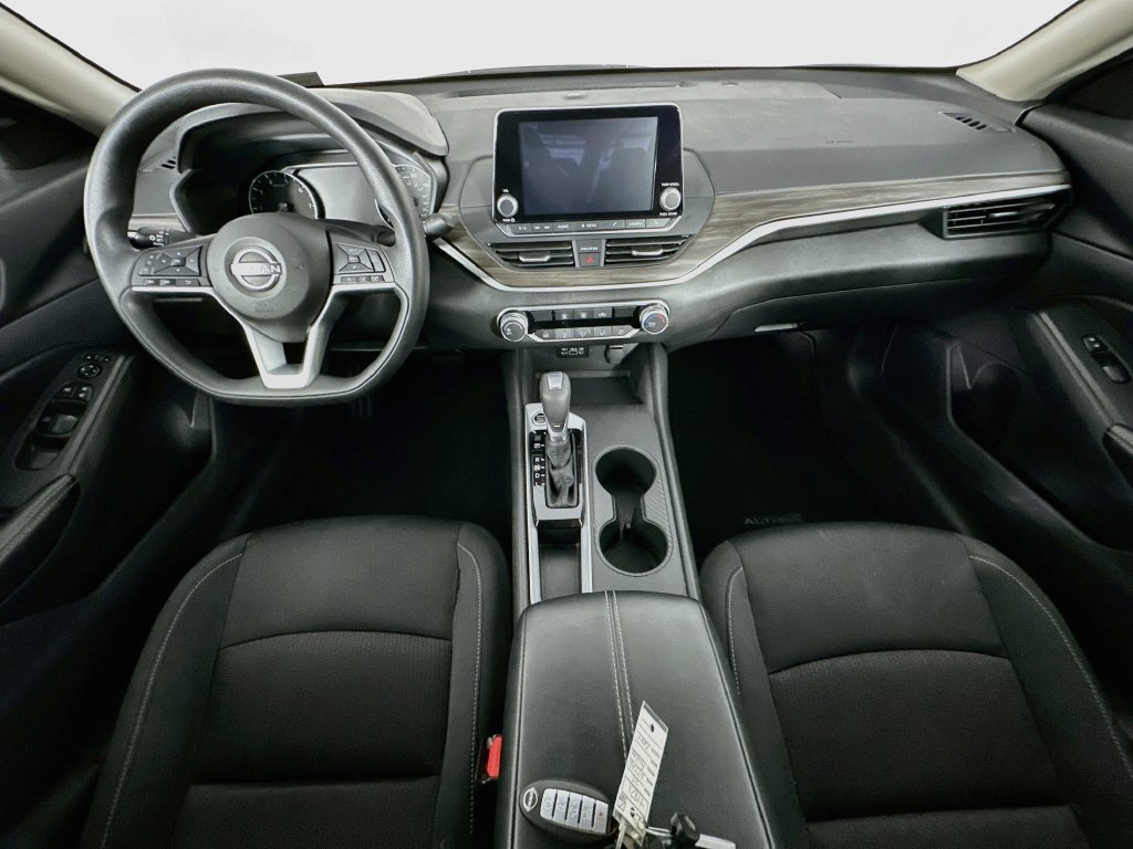 Used 2025 Nissan Altima 2.5 SV FWD image 10