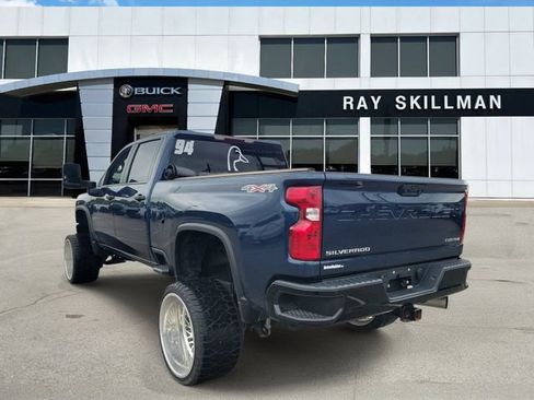 Used 2022 Chevrolet Silverado 2500 Custom w/ Custom Value Package AWD/4WD image 3