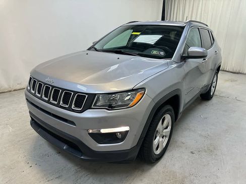 Used 2019 Jeep Compass Latitude w/ Cold Weather Group image 9