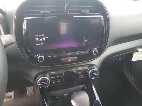 Used 2025 Kia Soul S FWD image 18