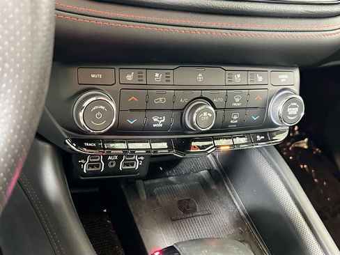 Used 2023 Dodge Durango R/T w/ Tow 'N Go Package AWD/4WD image 16