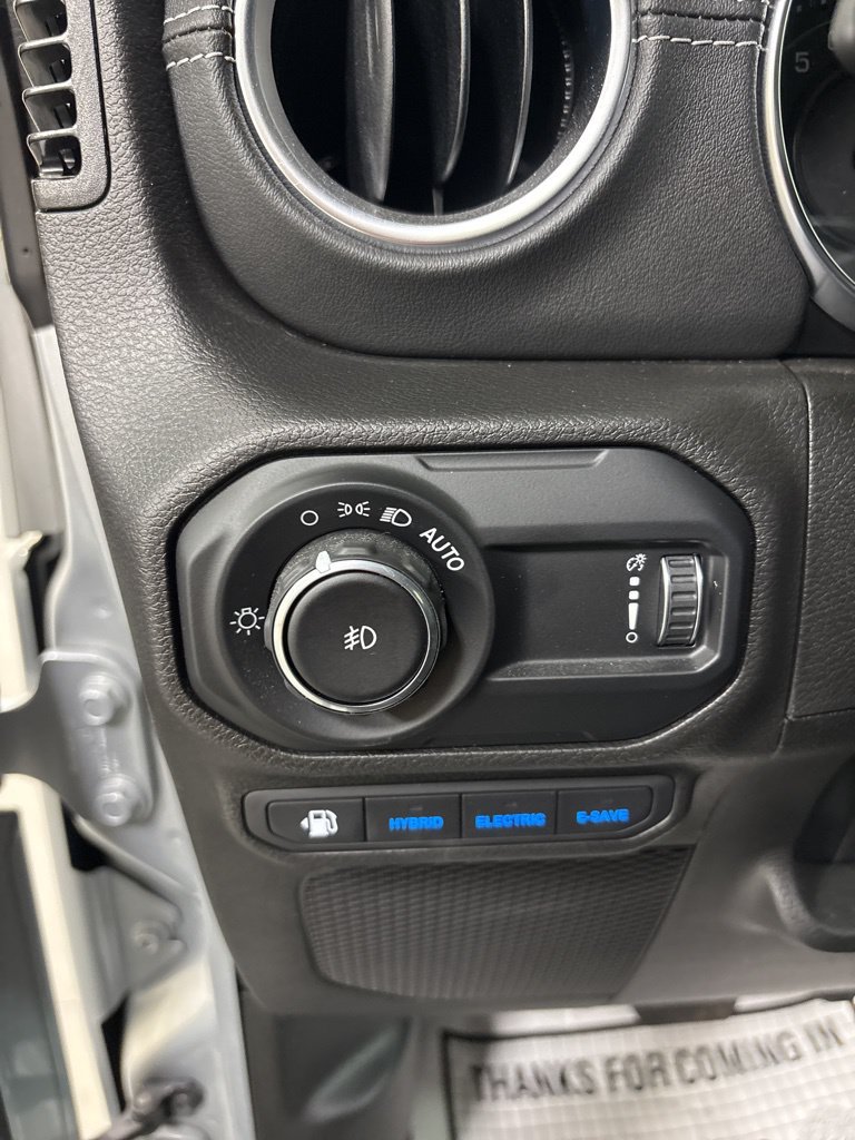 Used 2023 Jeep Wrangler Unlimited Sahara w/ Cold Weather Group AWD/4WD image 10