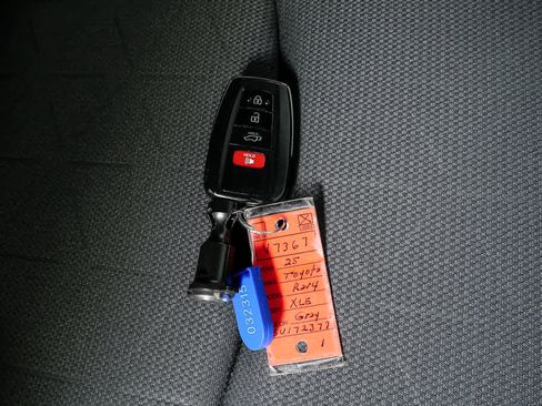 Used 2025 Toyota RAV4 XLE AWD/4WD image 23