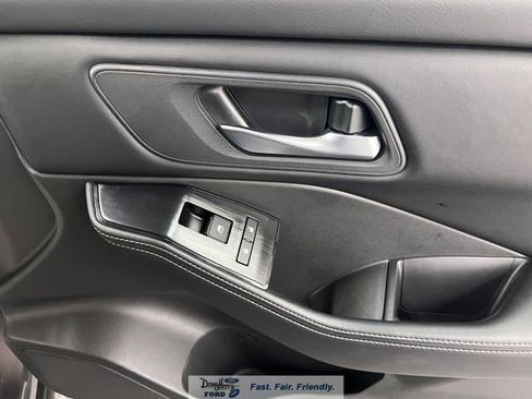 Used 2025 Nissan Rogue SV image 32