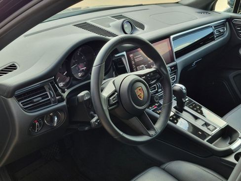 Certified 2026 Porsche Macan AWD/4WD image 4