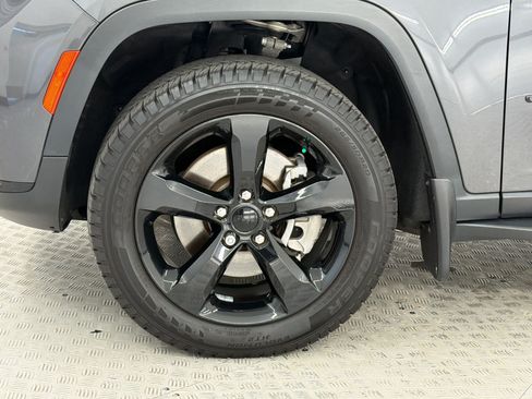 Used 2023 Jeep Grand Cherokee L Laredo AWD/4WD image 12