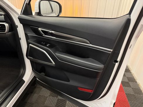 Used 2024 Kia Telluride LX FWD image 43