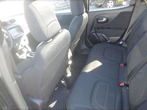 Used 2020 Jeep Renegade Latitude w/ Cold Weather Group image 8