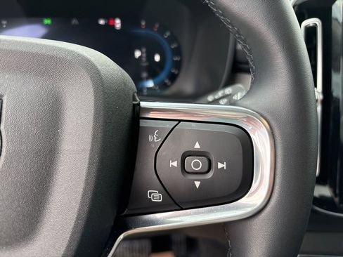 Certified 2025 Volvo XC40 B5 Core image 25