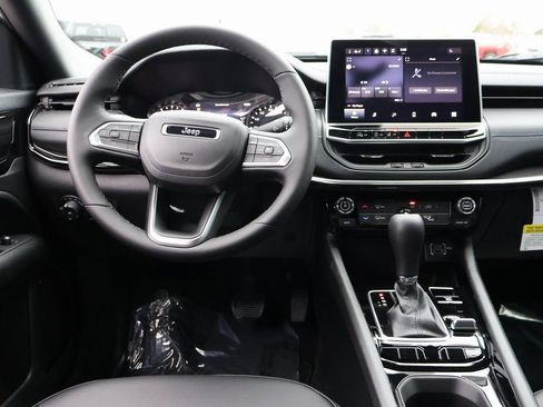 New 2026 Jeep Compass Latitude image 18