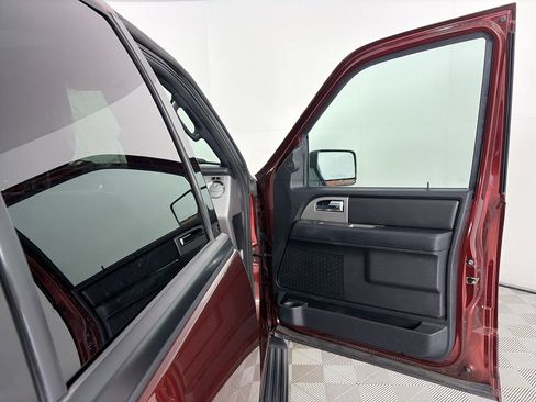 Used 2017 Ford Expedition XLT w/ Equipment Group 202A image 31