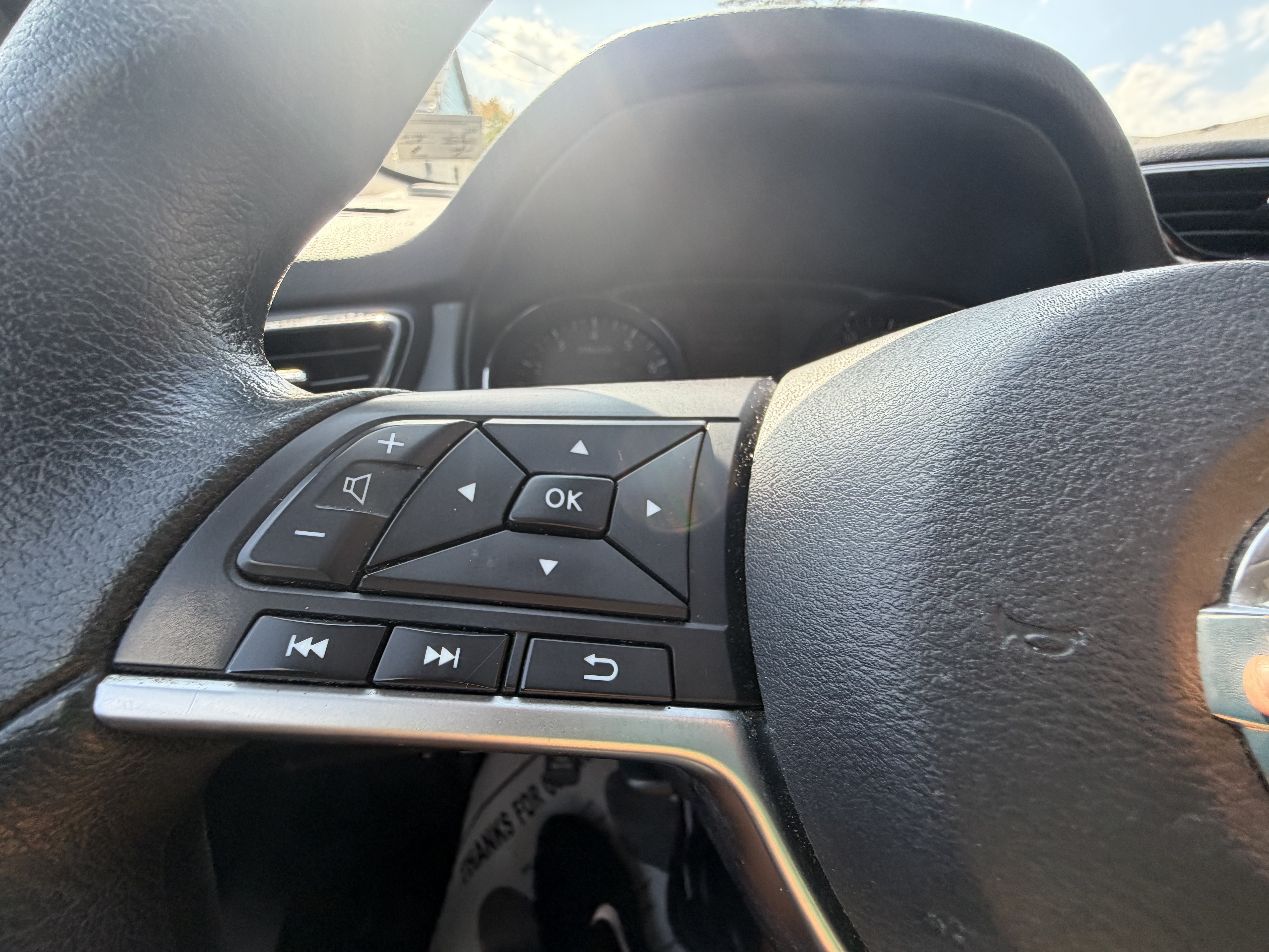 Used 2021 Nissan Rogue Sport S FWD image 19