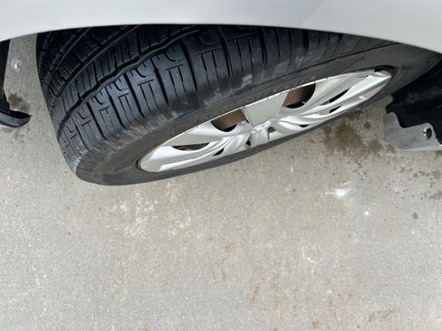 Used 2013 Toyota Corolla LE image 10