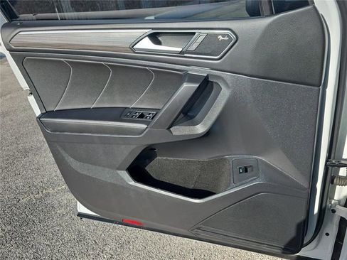 Used 2023 Volkswagen Tiguan SEL R-Line image 14