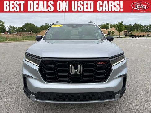 Used 2025 Honda Pilot TrailSport image 9