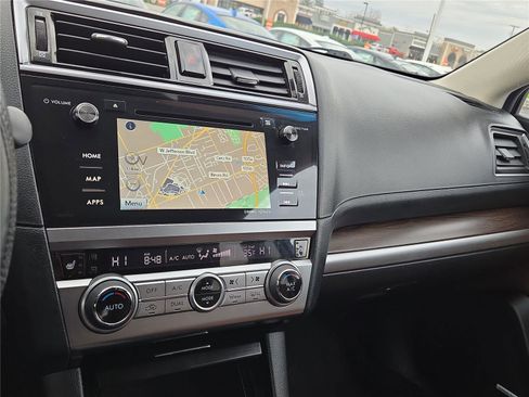 Used 2017 Subaru Outback 2.5i Touring AWD/4WD image 6