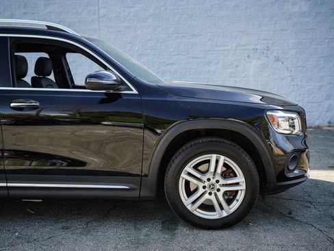 Used 2022 Mercedes-Benz GLB 250 4MATIC w/ Premium Package Lite image 17