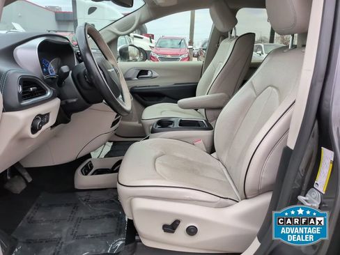 Used 2020 Chrysler Pacifica Limited w/ Advanced Safetytec Group FWD image 13