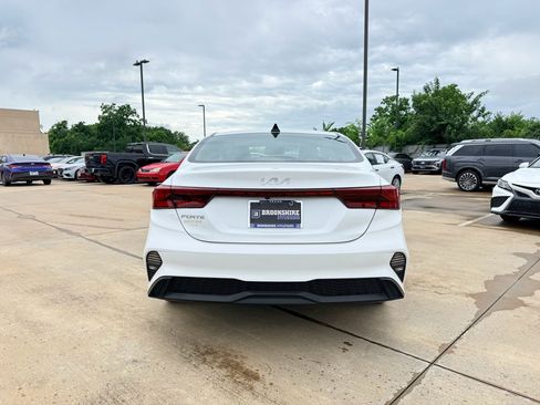 Used 2023 Kia Forte LXS w/ LXS Technology Package FWD image 6