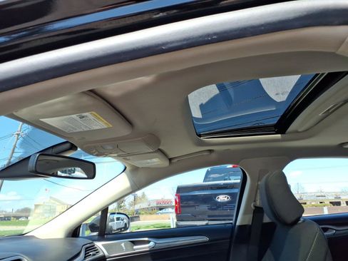 Used 2020 Ford Fusion SE image 11