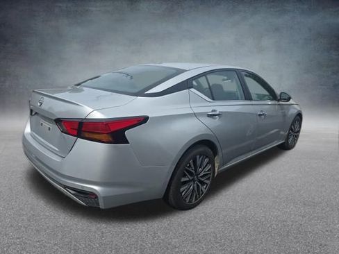 Used 2025 Nissan Altima 2.5 SV FWD image 8