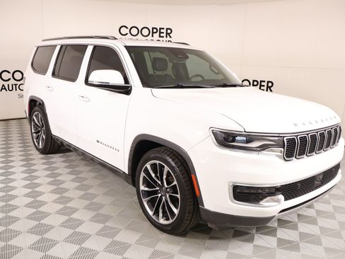 Used 2022 Jeep Wagoneer Series III w/ Premium Group I AWD/4WD image 1