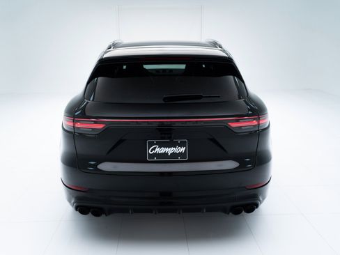 Certified 2023 Porsche Cayenne Turbo image 10