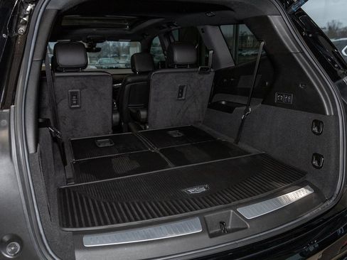 Used 2023 Cadillac XT6 Sport w/ LPO, ONYX Package image 11