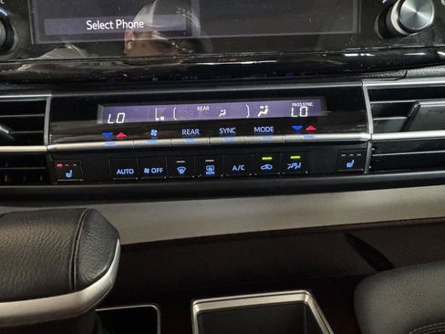 Used 2024 Toyota Sienna XLE FWD image 15