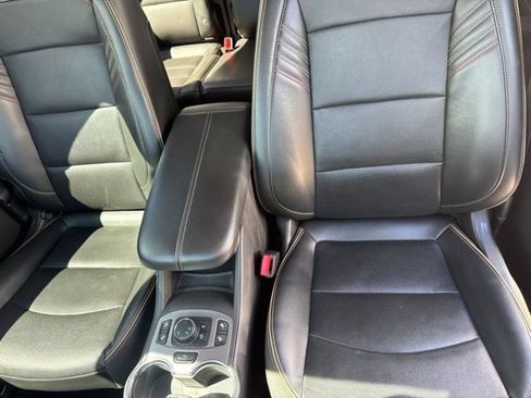 Used 2023 GMC Terrain AT4 w/ Tech Package AWD/4WD image 16