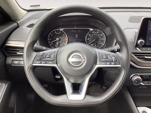 Used 2024 Nissan Altima 2.5 SV image 17