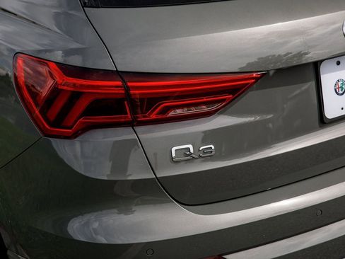 Used 2020 Audi Q3 2.0T Premium w/ Convenience Package image 15