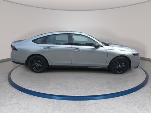 Used 2025 Honda Accord SE image 4