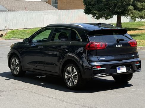 Used 2022 Kia Niro EX w/ Cold Weather Package FWD image 6