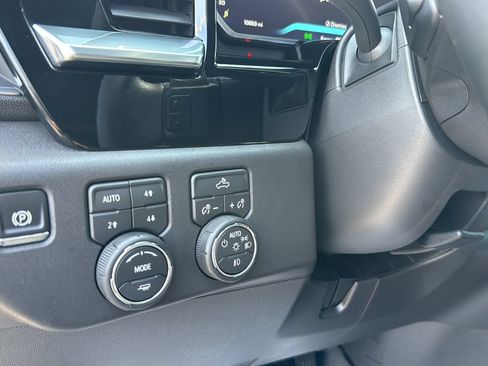 Used 2026 Chevrolet Silverado 1500 LT Trail Boss w/ Convenience Package II AWD/4WD image 18