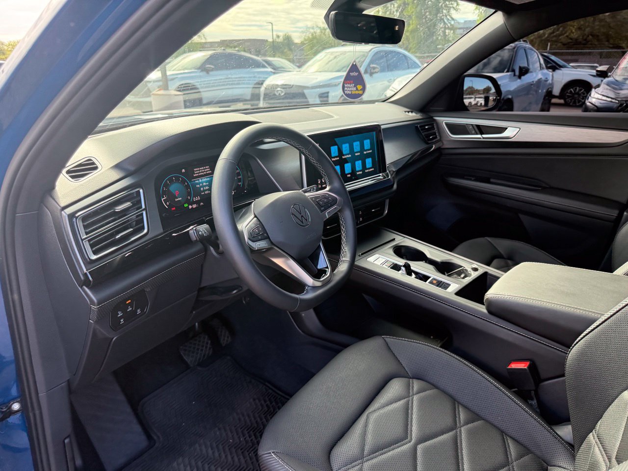 Used 2025 Volkswagen Atlas Cross Sport SE FWD image 14