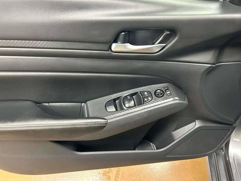 Used 2025 Nissan Altima 2.5 SV FWD image 24