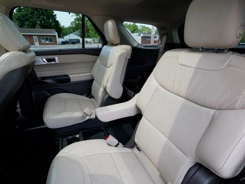 Used 2020 Ford Explorer Platinum w/ Premium Technology Package AWD/4WD image 33